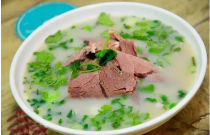 羊湯市場(chǎng)激戰(zhàn)正酣，如何在紅海中脫穎而出？創(chuàng)業(yè)者們的智慧博弈！