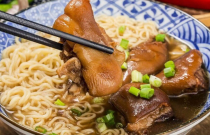 傳統(tǒng)豬腳面如何創(chuàng)新爆紅？揭秘創(chuàng)業(yè)者智慧之旅