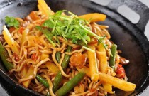 鐵鍋燜面創(chuàng)業(yè)秘籍：背后故事，如何脫穎而出，速來探尋！