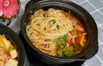 砂鍋面如何火爆出圈？揭秘餐飲創(chuàng)業(yè)新熱潮與情感共鳴！