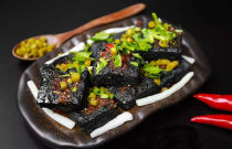 精品臭豆腐如何成創(chuàng)業(yè)新星？獨(dú)特技巧+創(chuàng)新搭配，引爆味蕾新潮流！