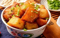 鍋巴土豆爆火秘訣？選材調(diào)味火候全解析，創(chuàng)業(yè)挑戰(zhàn)如何應(yīng)對(duì)？