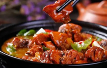 如何讓‘小份炒雞米飯’火遍全城？食材+創(chuàng)新+服務(wù)，打造餐飲新星！