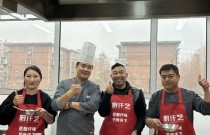 「錫紙燒，落地成功」出攤就排隊，老板直呼：忙瘋了！