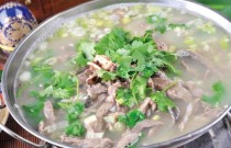 學(xué)正宗羊雜湯要多少錢？輕松創(chuàng)業(yè)，先了解這些關(guān)鍵費(fèi)用！
