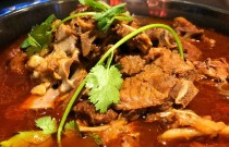 羊蝎子火鍋的正宗做法，學(xué)會(huì)這些步驟讓你贏得市場(chǎng)！
