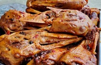 學(xué)習(xí)麻辣鴨頭正宗做法，走在餐飲創(chuàng)業(yè)的前沿，立足市場。