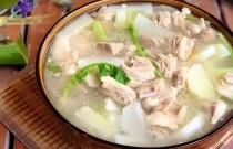 掌握正宗羊肉湯制作技巧，提升味道水平，開(kāi)啟創(chuàng)業(yè)之路