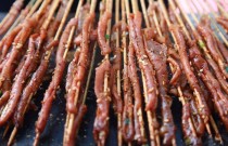 鐵板鴨腸技術(shù)教學(xué)，從配料到火候，輕松掌握秘制風(fēng)味！