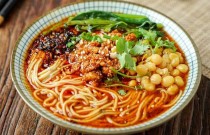 重慶小面面條的做法與配方：從選材到烹飪，教您做出地道美味！
