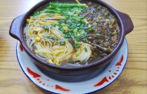 砂鍋米線的做法：簡(jiǎn)單易學(xué)，正宗風(fēng)味重口味愛(ài)好者必看！