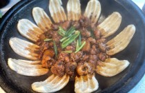 地鍋雞的制作方法有多賺錢？香氣一出，整條街的人都圍過(guò)來(lái)了！