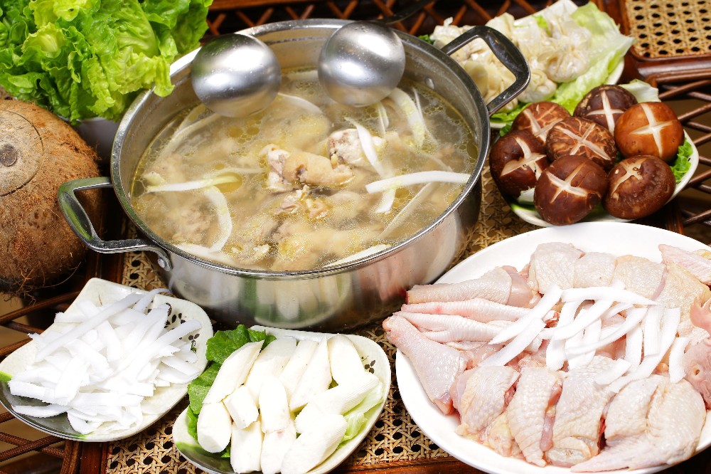 椰子雞火鍋的做法：清甜鮮美，一鍋養(yǎng)生