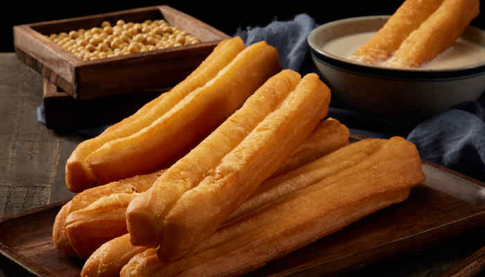 學(xué)炸油條去哪里學(xué)比較好？掌握美味的秘訣就在這里！