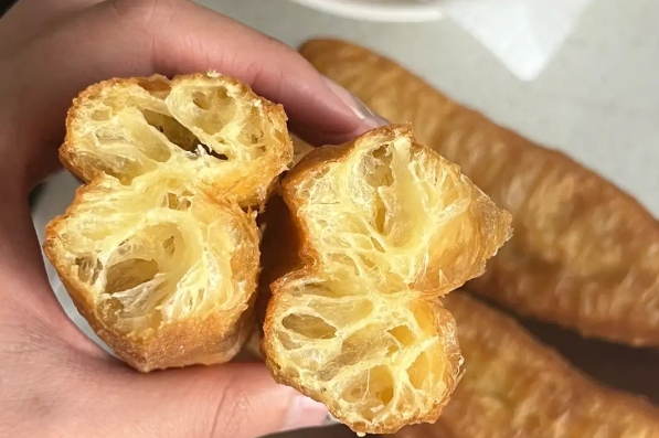 學(xué)炸油條去哪里學(xué)比較好？掌握美味的秘訣就在這里！