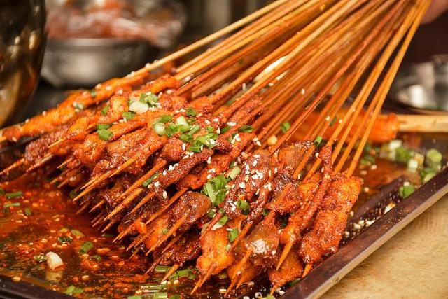 冷鍋串串怎么做才入味？來廚仟藝學(xué)正宗技術(shù)！
