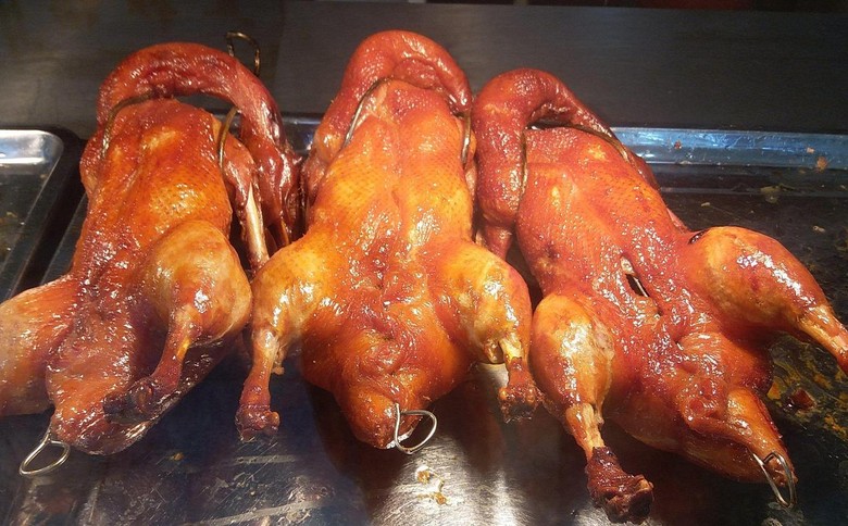 開(kāi)個(gè)烤鴨店需要多少錢？從資金預(yù)算到技術(shù)培訓(xùn)，你需要知道的一切