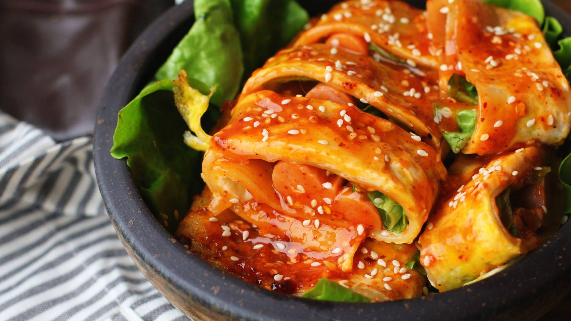 學(xué)烤冷面去哪里學(xué)最好？掌握這幾點(diǎn)輕松學(xué)會(huì)！