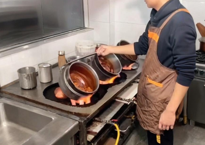 搖滾炒雞加盟費多少錢？了解成本，才知道它是否適合你！