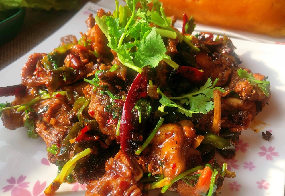 學(xué)習(xí)炒雞架，如何掌握火候做出酥脆美味？