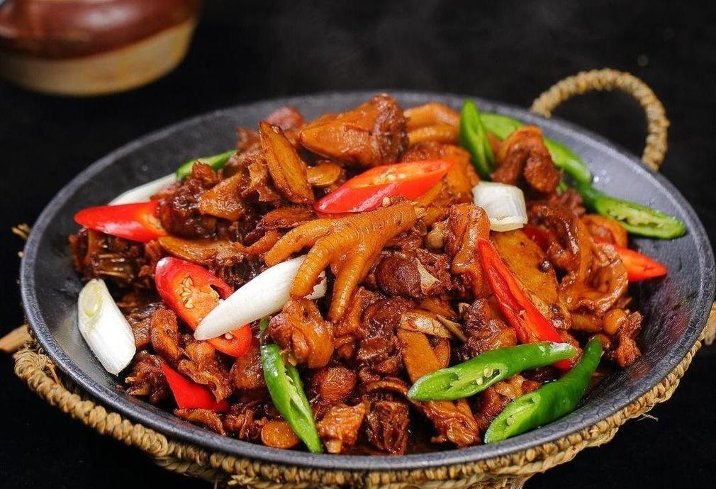精準(zhǔn)技術(shù)傳授，快速上手鐵鍋雞，打造你的餐飲品牌。