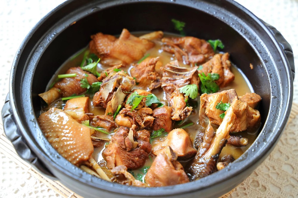 學(xué)會小砂鍋菜譜，做出家人喜歡的飯菜，輕松提升餐桌魅力。