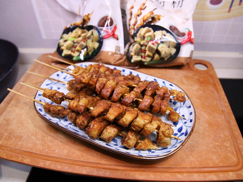 烤面筋做法獨(dú)家揭秘，輕松掌握核心技術(shù)，迅速吸引食客。