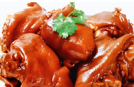 鹵豬蹄制作全攻略，學(xué)會(huì)正宗口味，口感香濃！