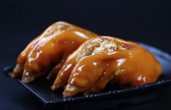 鹵豬蹄制作全攻略，學(xué)會(huì)正宗口味，口感香濃！