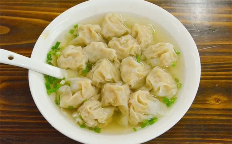 想學(xué)做餛飩？湯鮮皮薄餡多，餛飩培訓(xùn)基地竟能帶來這些驚喜！