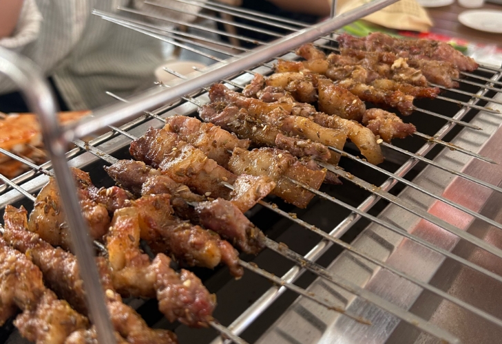 燒烤技術(shù)培訓(xùn)哪里好？學(xué)會(huì)涮肚和涼菜制作，一次性掌握多項(xiàng)技藝
