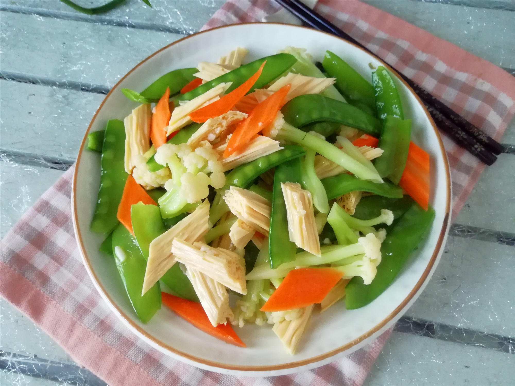 衡水涼拌菜小吃培訓(xùn)班哪家好？學(xué)地道技藝開店無憂
