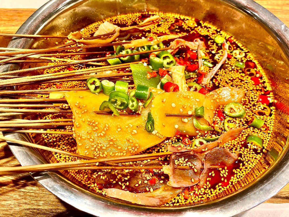 缽缽雞哪里學(xué)？想學(xué)缽缽雞技術(shù)？一站式教學(xué)帶你從零到開(kāi)店