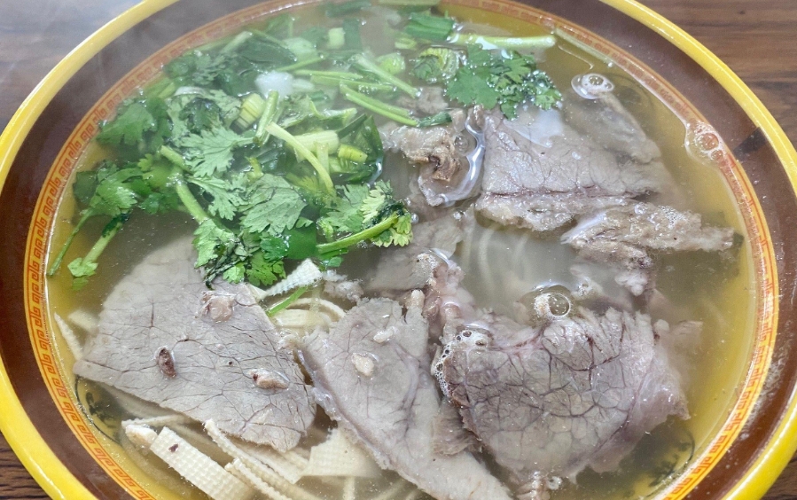 開個牛肉湯店大概多少錢？牛肉湯店創(chuàng)業(yè)成本揭秘，小投入也能實現(xiàn)高回報