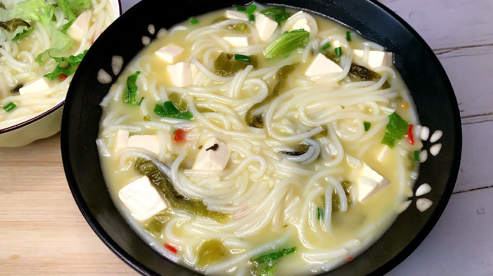 想學(xué)做正宗魚粉？手把手教你配料與烹飪技巧