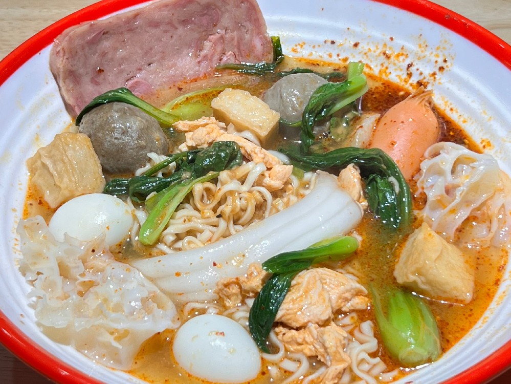 正宗麻辣燙技術(shù)培訓(xùn)去哪學(xué)？學(xué)會(huì)這些技巧，開店創(chuàng)業(yè)走得更遠(yuǎn)！