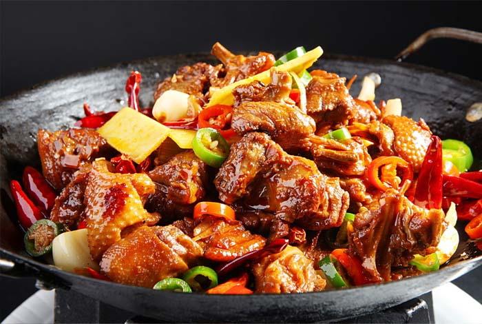 新手開干鍋雞店避坑指南！技術(shù)培訓(xùn)如何選擇？3個(gè)關(guān)鍵讓你少走彎路！