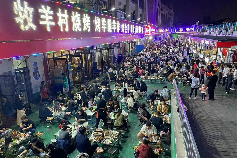 擺攤小吃培訓(xùn)班：3天掌握火爆小吃技術(shù)，月入過萬不是夢！