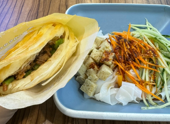 涼皮肉夾饃實(shí)體店教學(xué)揭秘！創(chuàng)業(yè)者必看，避開(kāi)常見(jiàn)陷阱！