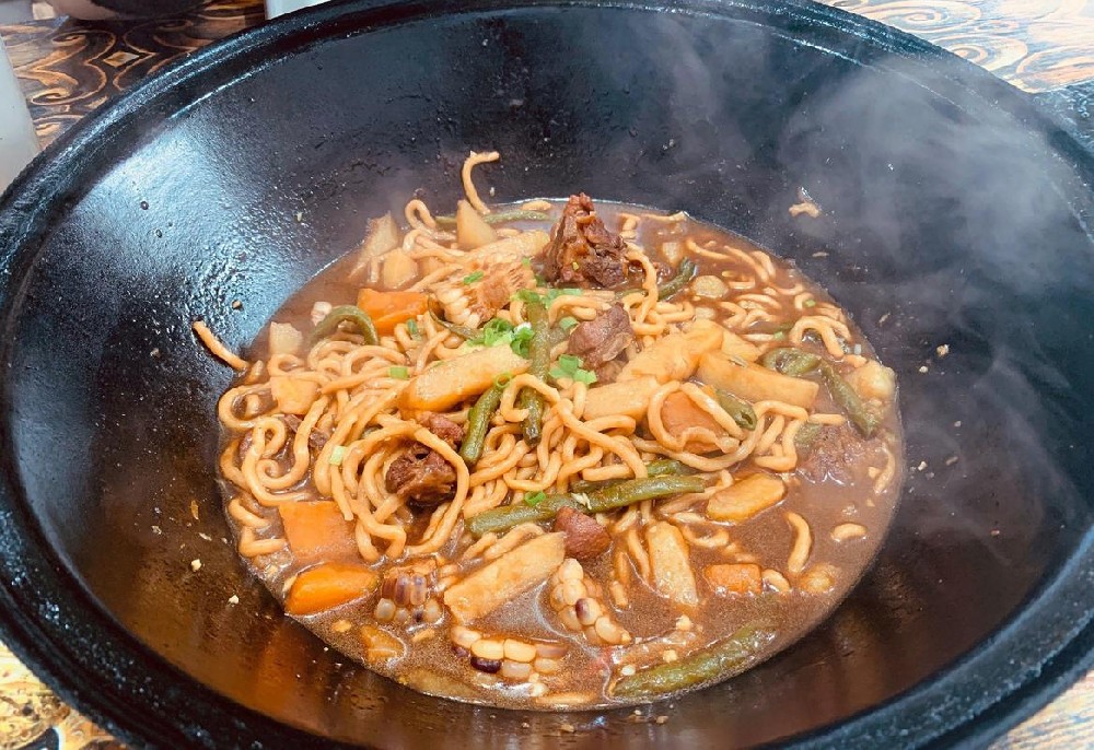 開(kāi)鐵鍋燜面店要花多少錢(qián)？5大設(shè)備必備，避坑指南新手必看！