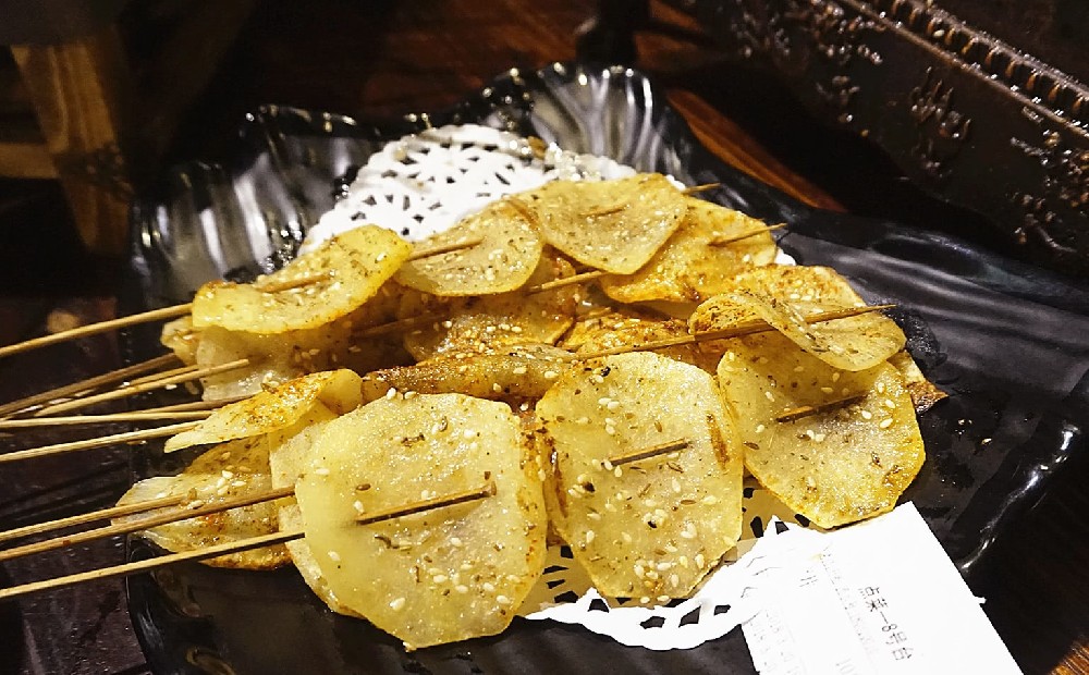 烤土豆的家常做法：簡單又美味的燒烤技巧，輕松學(xué)會！