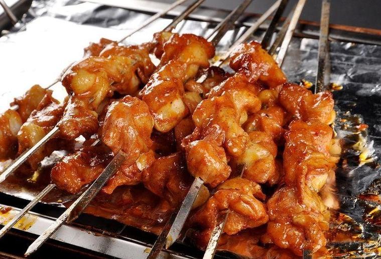 羊肉燒烤的做法和配料：教你做出香嫩多汁的羊肉燒烤！