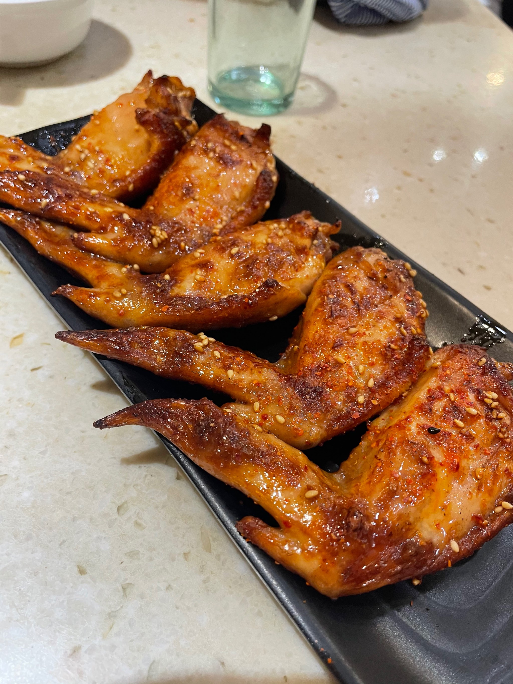 如何烤出外酥內(nèi)嫩的美味烤雞翅？簡(jiǎn)單步驟，輕松學(xué)會(huì)！