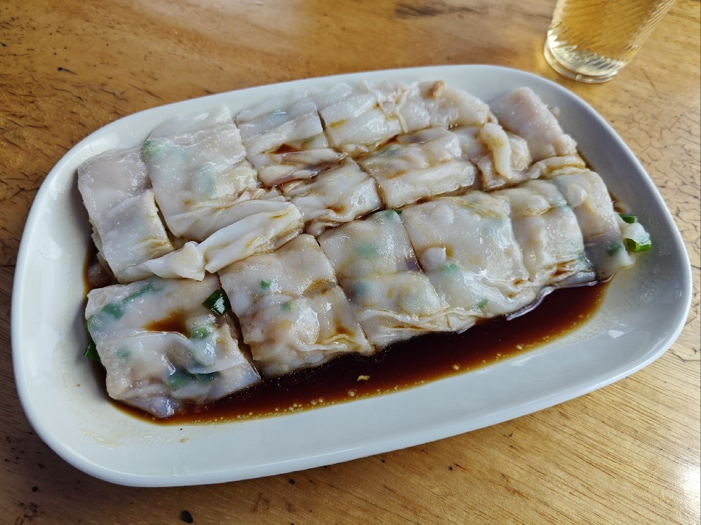 卷筒粉怎么做才有韌勁？掌握這幾點(diǎn)，新手也能做出有嚼勁的地?cái)偙睿? title=