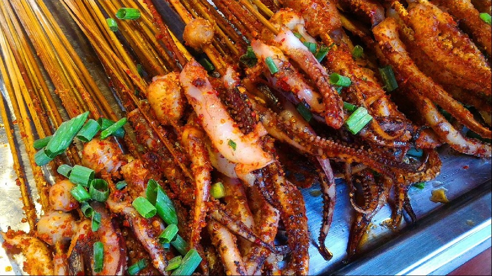 鐵板魷魚賺錢嗎？成本低回本快，小吃創(chuàng)業(yè)就選它！