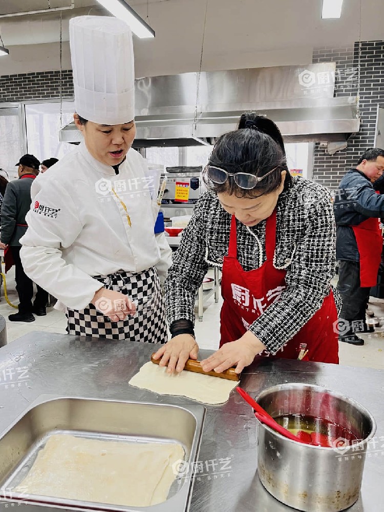 學(xué)校門口開早餐店賺錢嗎？客源穩(wěn)定，回本快！