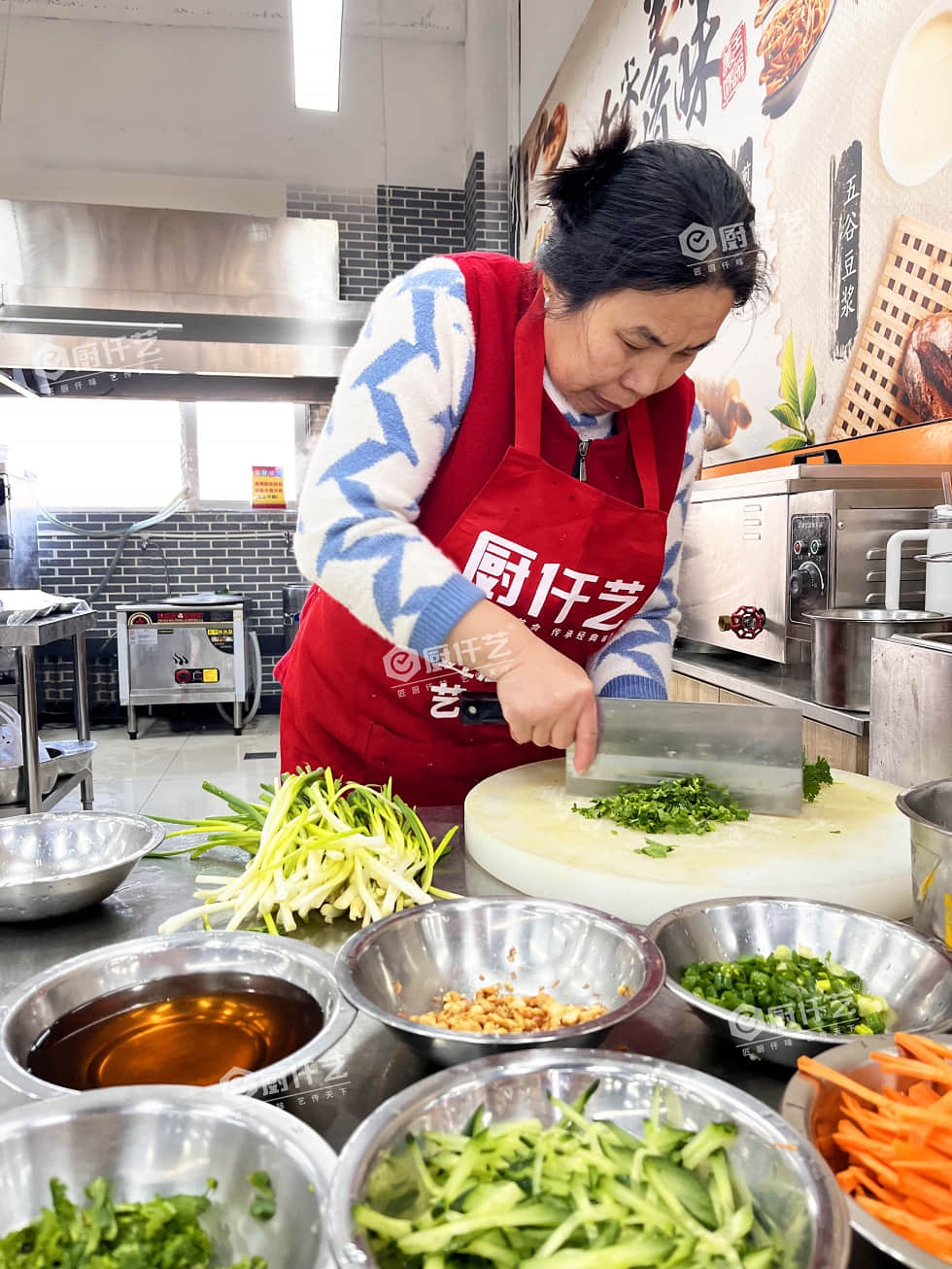 一斤豆子出幾碗豆腐腦？學技術(shù)真輕松，小本起步也能賺！
