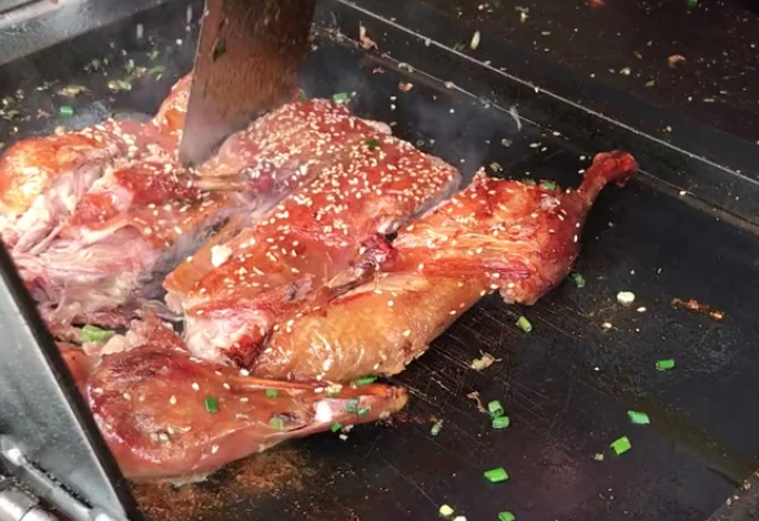 鐵板烤鴨掙錢嗎？利潤空間大不大，創(chuàng)業(yè)靠譜嗎！