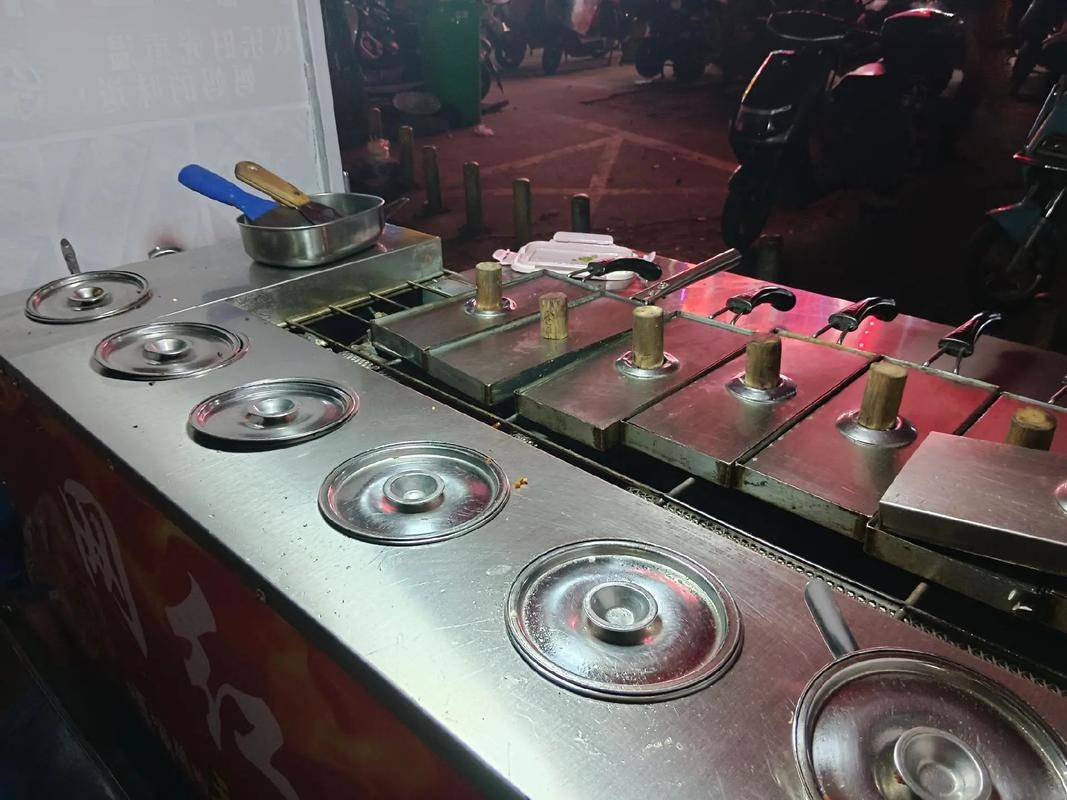 鍋巴飯生意怎么樣？出餐快利潤高，小攤也能干成大買賣！