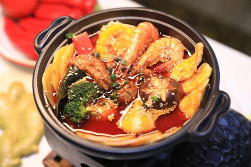 去哪里學麻辣燙？創(chuàng)業(yè)小白指南：三大途徑，優(yōu)劣勢全解析！
